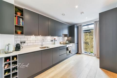 Flat 4, 31 Douro Street, London, E3 2TS