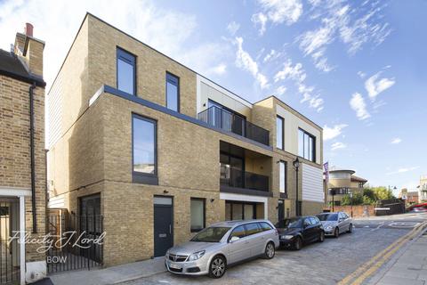 Flat 4, 31 Douro Street, London, E3 2TS