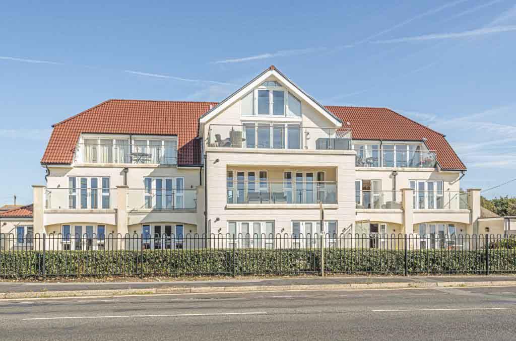 b Lane, Hayling Island 3 bed flat £495,000