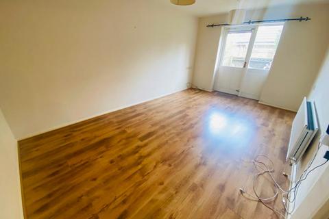 2 bedroom flat to rent, 16 Penard Road, Southall, Greater London, UB2