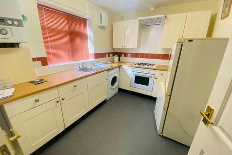 2 bedroom flat to rent, 16 Penard Road, Southall, Greater London, UB2