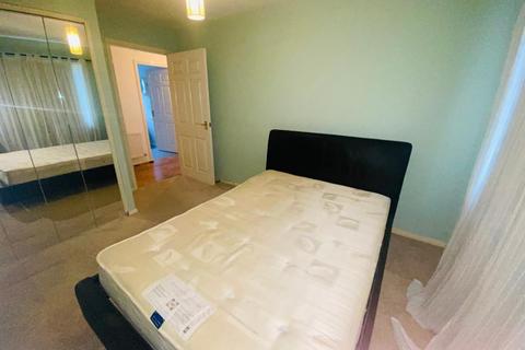 2 bedroom flat to rent, 16 Penard Road, Southall, Greater London, UB2