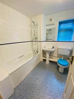 2 bedroom flat to rent, 16 Penard Road, Southall, Greater London, UB2