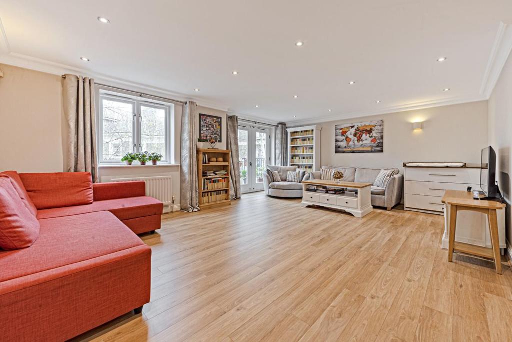 Hill House Mews, Bromley 2 bed flat £400,000