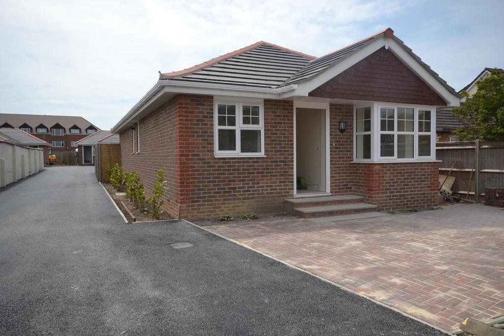 West Haye Road, Hayling Island, PO11 3 bed detached bungalow £470,000