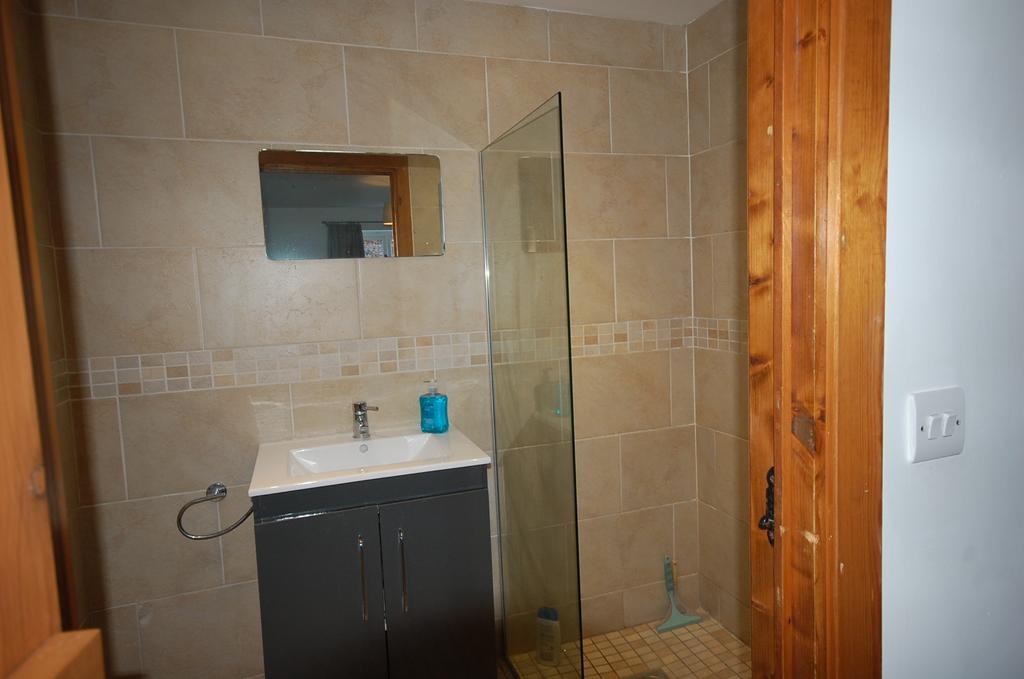 Ensuite to Bedroom One