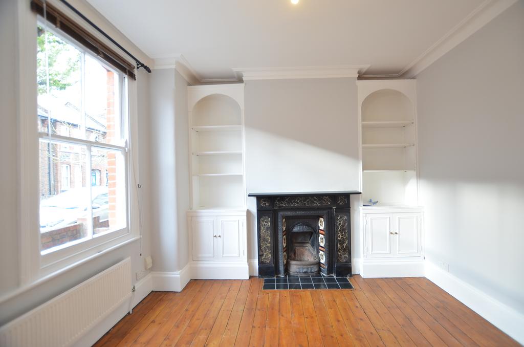 Emu Road, London, Battersea, SW8 2 bed ground floor £1,895