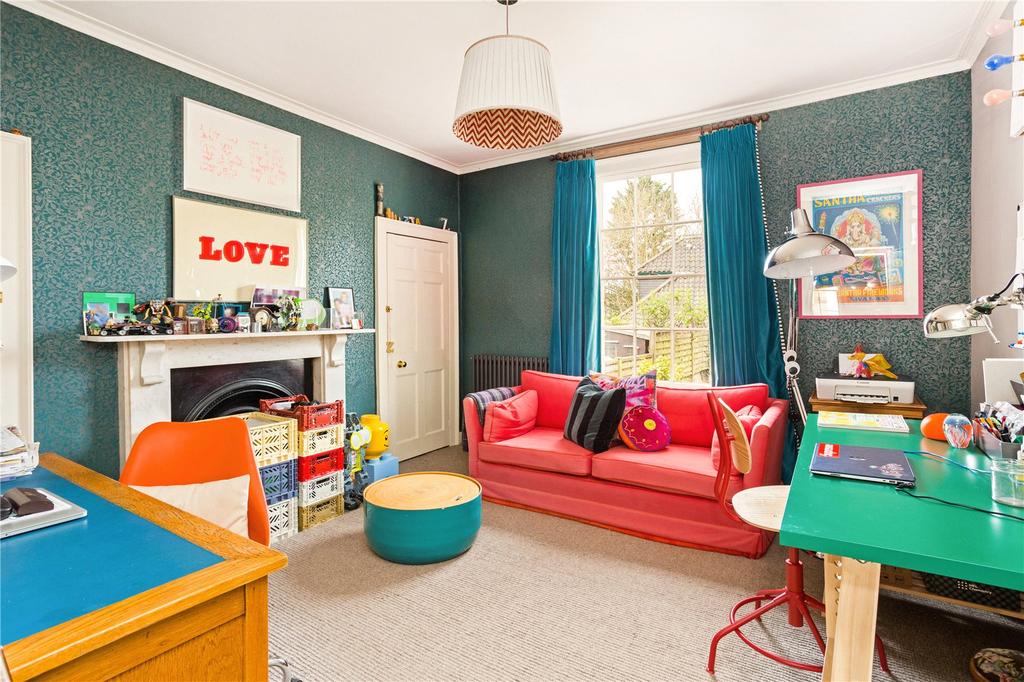 Family Room/Bed4
