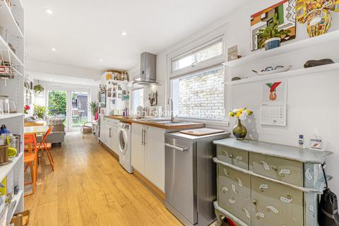 Flat 2, 30 Burford Road, London, SE6 4DE