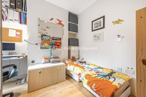 Flat 2, 30 Burford Road, London, SE6 4DE