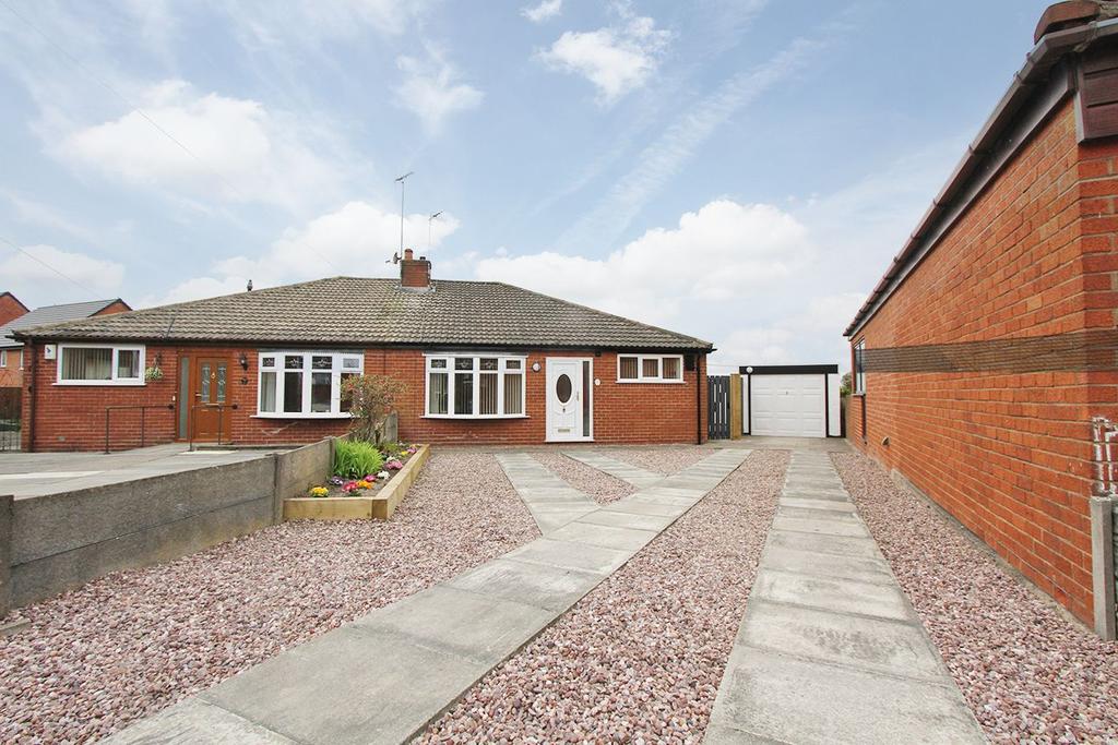 Troutbeck Avenue, Newtonlewillows, WA12 9HF 2 bed semidetached bungalow £220,000
