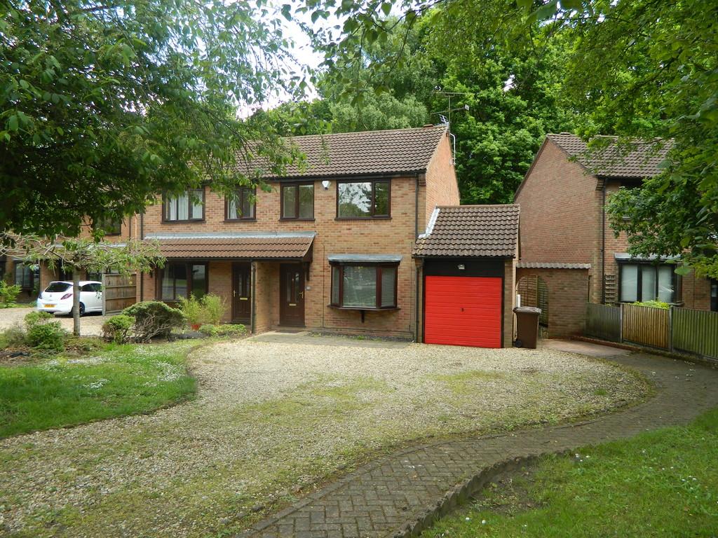 Woodvale Avenue, Lincoln 3 bed semidetached house £750 pcm (£173 pw)