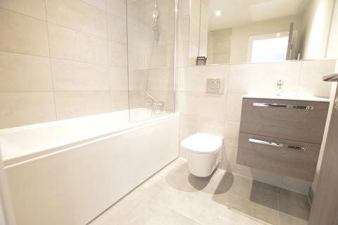 1 bedroom apartment to rent, Petersfield Avenue, Slough