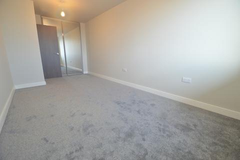 1 bedroom apartment to rent, Petersfield Avenue, Slough
