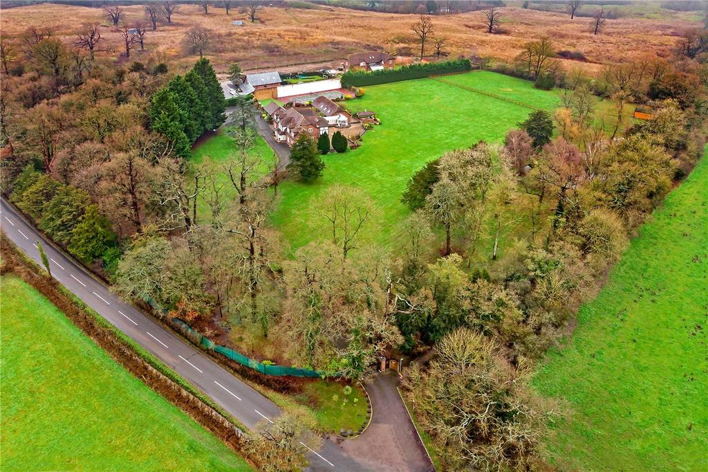 Galley Lane, 5 bed equestrian property £16,000 pcm (£3,692 pw)