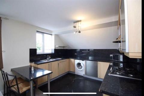 3 bedroom apartment to rent, Woodlands Road, Whalley Range