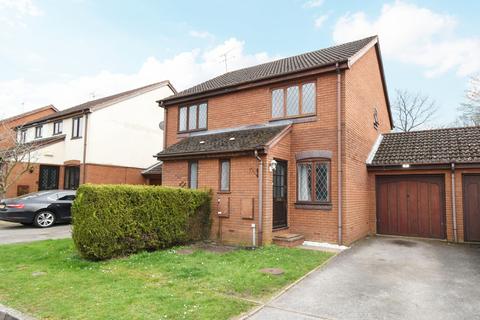24 Driftway Road, Hook, RG27 9SB