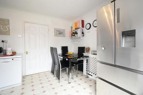 24 Driftway Road, Hook, RG27 9SB