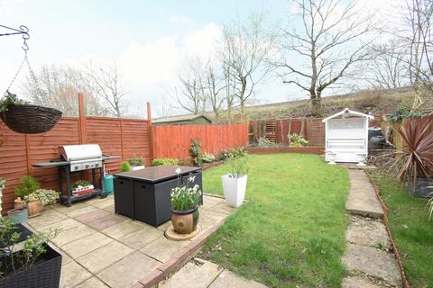 24 Driftway Road, Hook, RG27 9SB