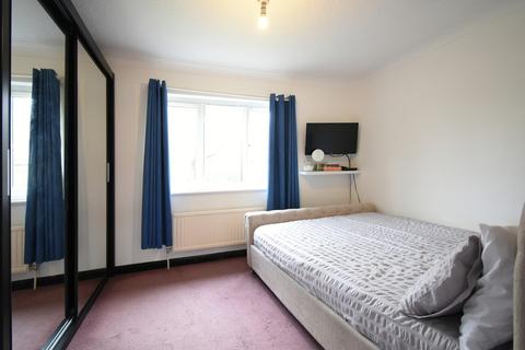 24 Driftway Road, Hook, RG27 9SB