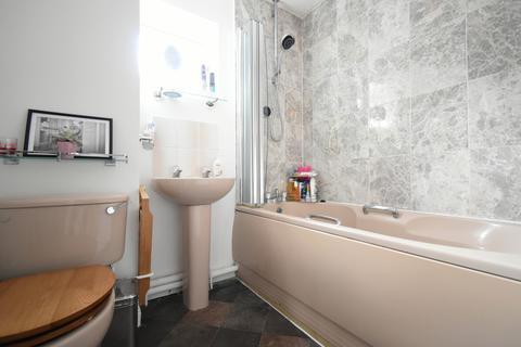 24 Driftway Road, Hook, RG27 9SB
