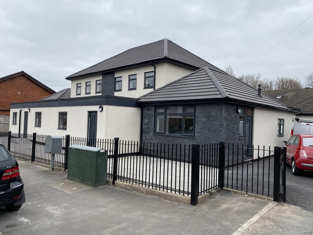 Station Road, Haydock, St. Helens 2 bed apartment to rent £750 pcm (£