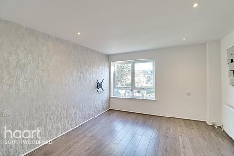 28 Woodford New Road, London, E18 2QD