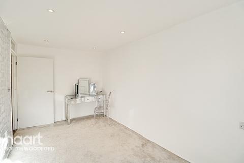 28 Woodford New Road, London, E18 2QD