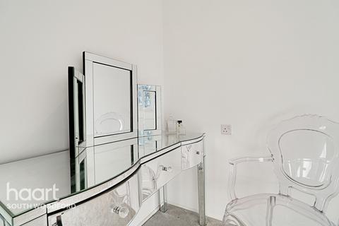 28 Woodford New Road, London, E18 2QD