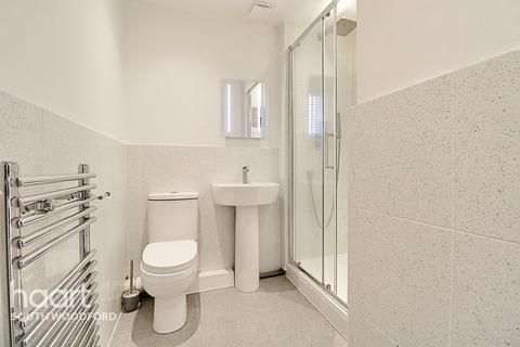 28 Woodford New Road, London, E18 2QD