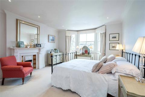 32 Bernard Gardens, London, SW19 7BE