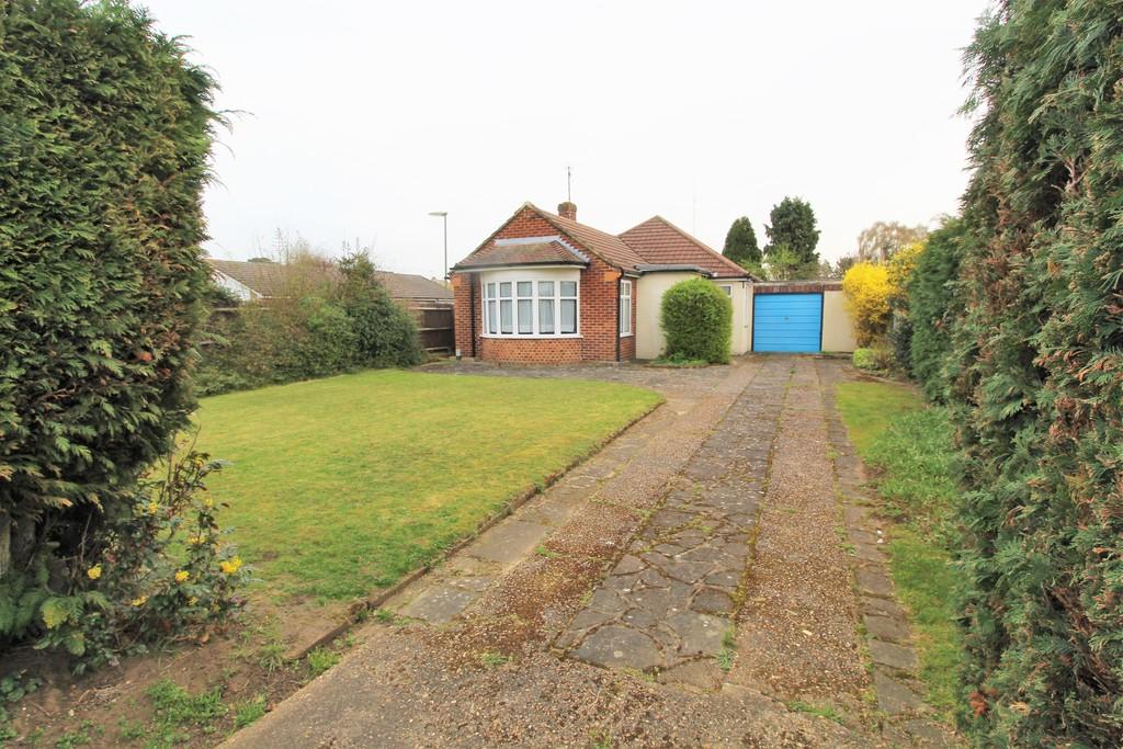 Church Road, Byfleet 3 bed detached bungalow £550,000