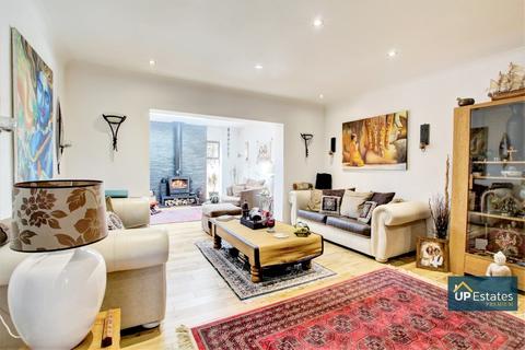 18 Wake Way, Grange Park, Northampton, NN4 5BF