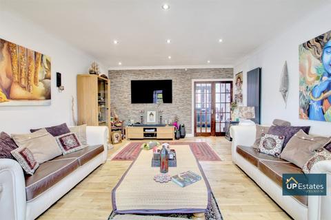 18 Wake Way, Grange Park, Northampton, NN4 5BF