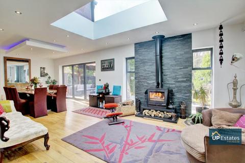18 Wake Way, Grange Park, Northampton, NN4 5BF