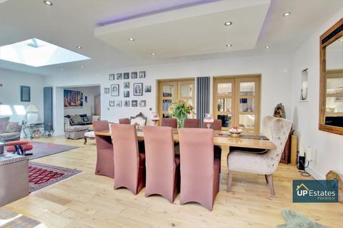 18 Wake Way, Grange Park, Northampton, NN4 5BF