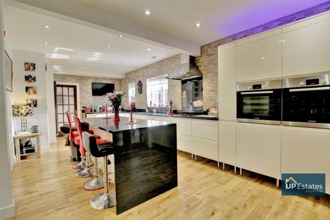 18 Wake Way, Grange Park, Northampton, NN4 5BF