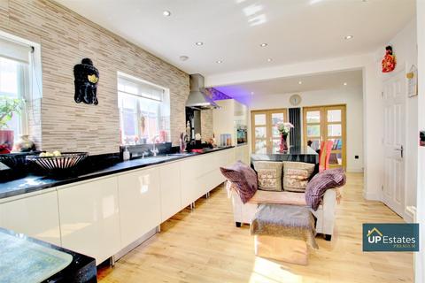 18 Wake Way, Grange Park, Northampton, NN4 5BF