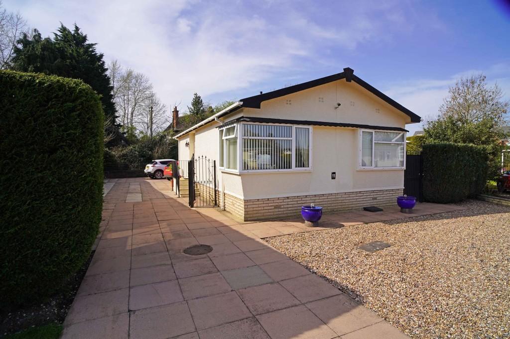 Heathcote Park, Heathcote 2 bed mobile home for sale - £150,000