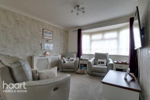 50 Coombe Road, Romford, RM3 0TX
