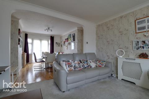 50 Coombe Road, Romford, RM3 0TX