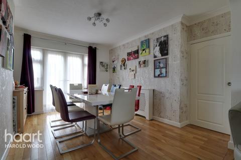 50 Coombe Road, Romford, RM3 0TX