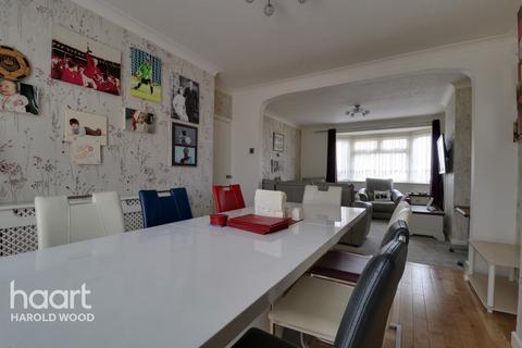 50 Coombe Road, Romford, RM3 0TX