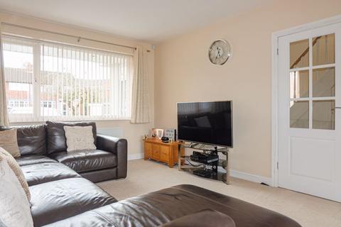 25 Forest Close, Sutton Coldfield, B74 2JY