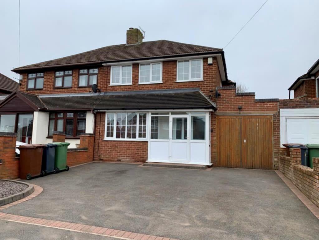 Chapel Avenue, Brownhills, Walsall 3 bed semidetached house £850 pcm