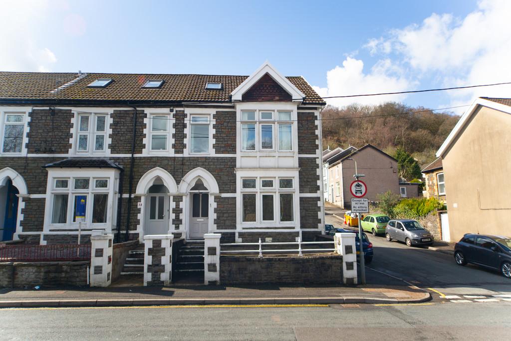 Llantwit Road, Treforest 6 bed end of terrace house £149,000