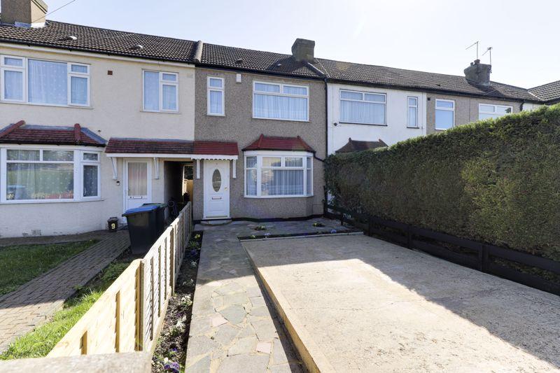 Stoneleigh Avenue, Enfield 3 bed terraced house £385,000