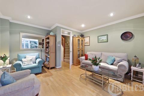 6 View Crescent, London, N8 8RW