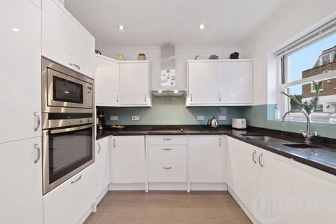 6 View Crescent, London, N8 8RW