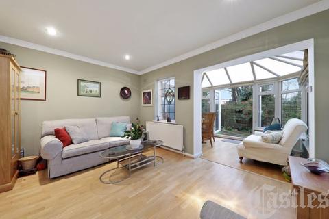 6 View Crescent, London, N8 8RW